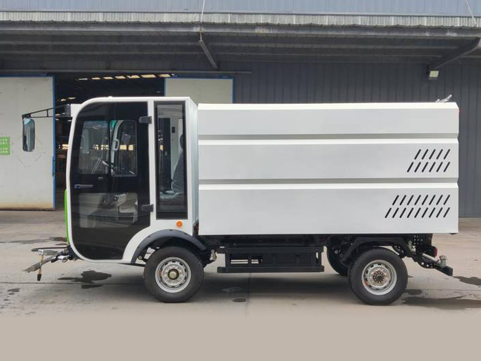 電動(dòng)四輪高壓清洗車